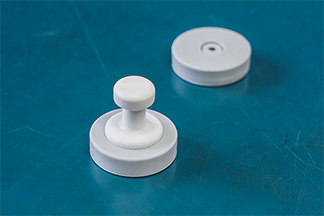 磁石メーカーとコラボして開発中のフック製品