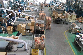 広々とした自社工場で製品が生まれる