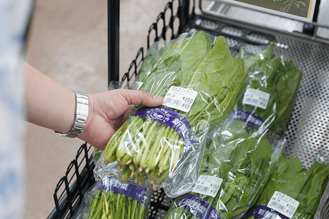 ラベルには生産者の名前と町名が記されている