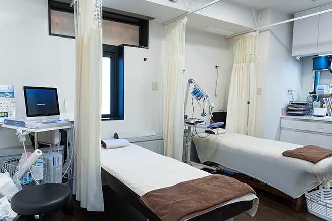 プライベートにも配慮した診療スペース