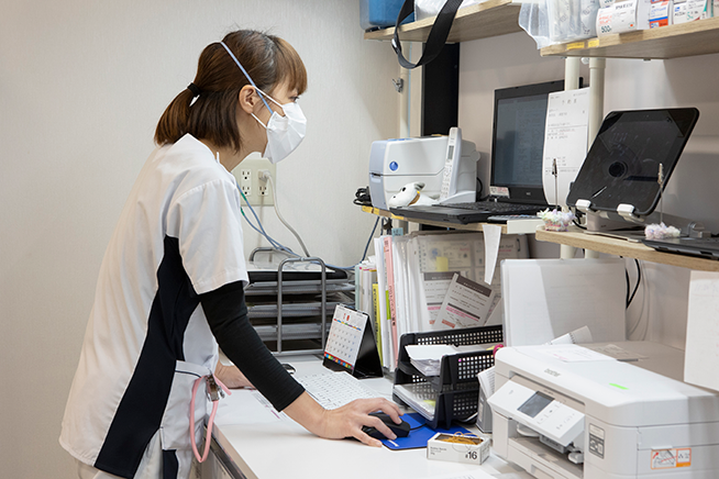 感染症対策に配慮しつつ、定期的にランチミーティングを行うなどスタッフと意思疎通を図る