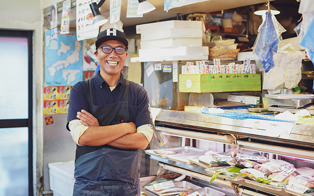 抜群の目利きで魚を売る、世田谷区民の台所